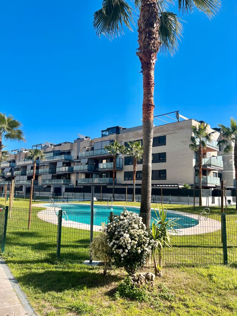 Swimming pool of Flat for rent in San Juan de Aznalfarache  with Air Conditioner, Heating and Storage room