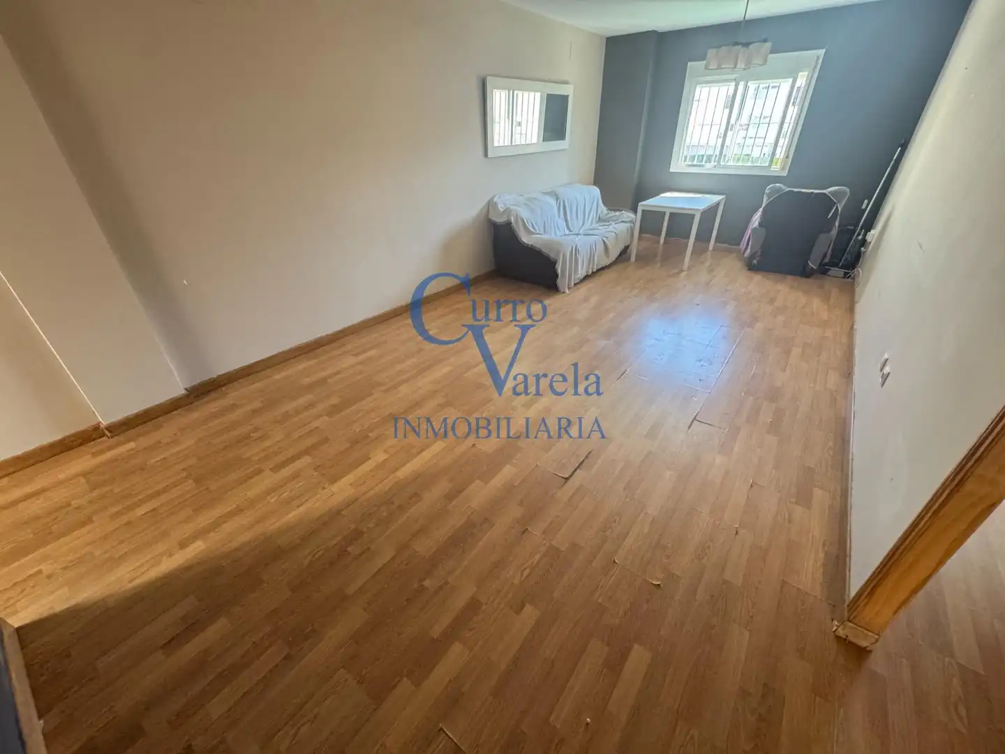 Vista exterior de Piso en venta en Dos Hermanas con Aire acondicionado
