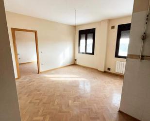 Bedroom of Apartment for sale in Socuéllamos  with Heating, Parquet flooring and Community pool