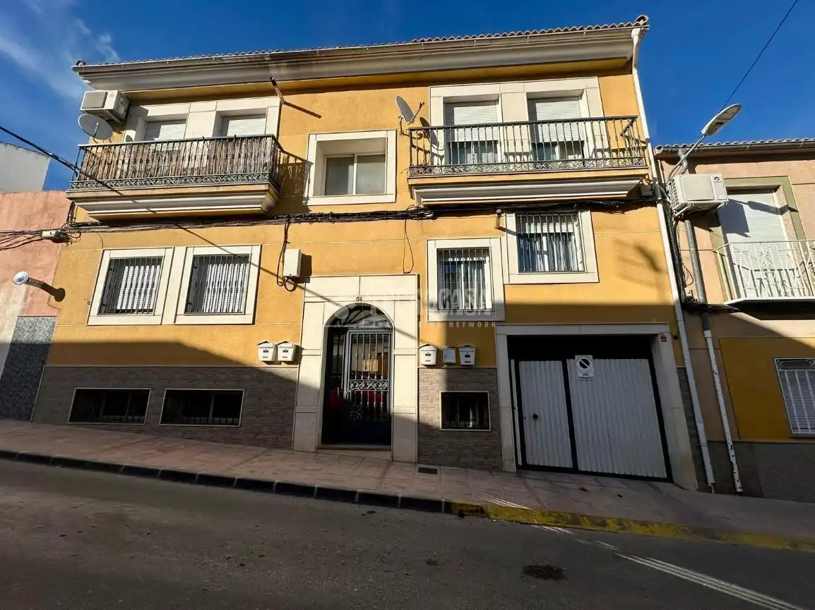 Piso con terraza en venta en C. Virgen de la Cabeza