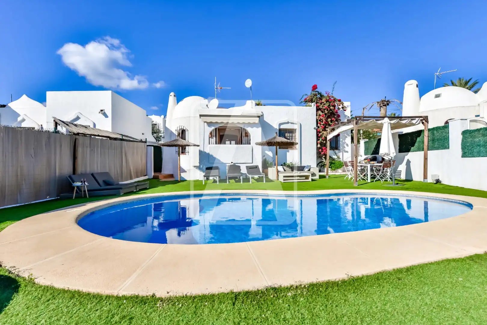 Chalet con piscina en venta en Cometa