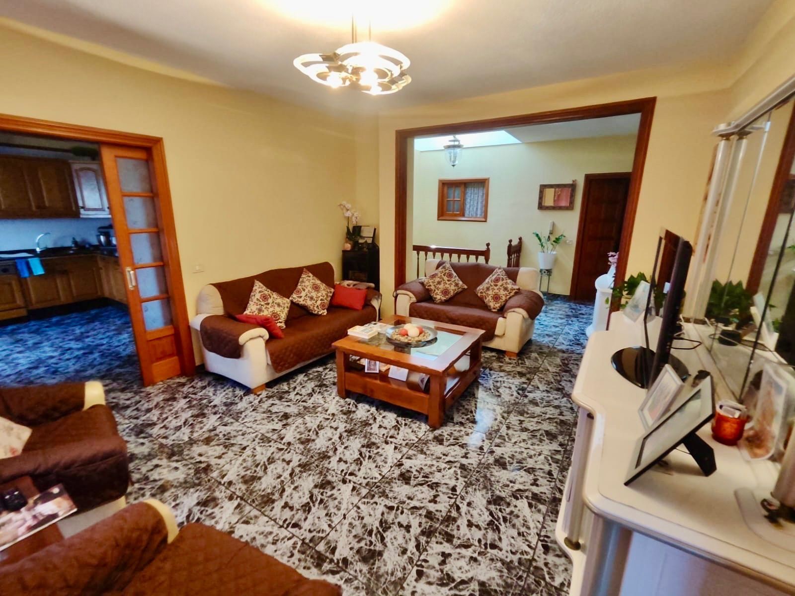 Living room of Flat for sale in Guía de Isora  with Terrace and Furnished