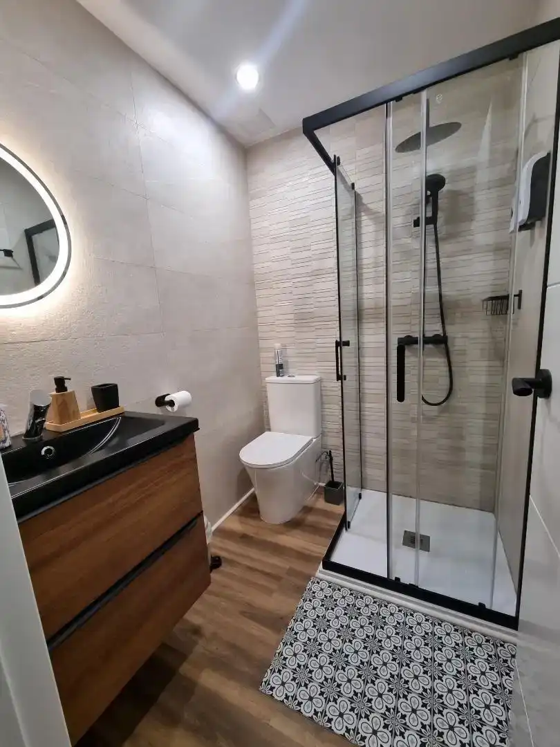 Badezimmer von Wohnung zur Miete in Gijón 