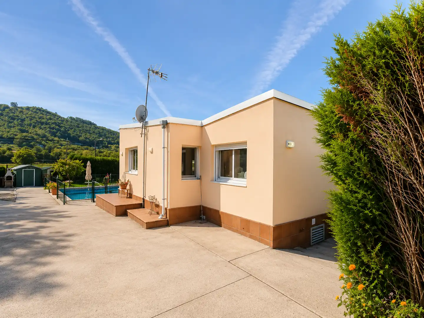 Vista exterior de Casa o xalet en venda en Cotobade amb Aire condicionat, Calefacció i Jardí privat