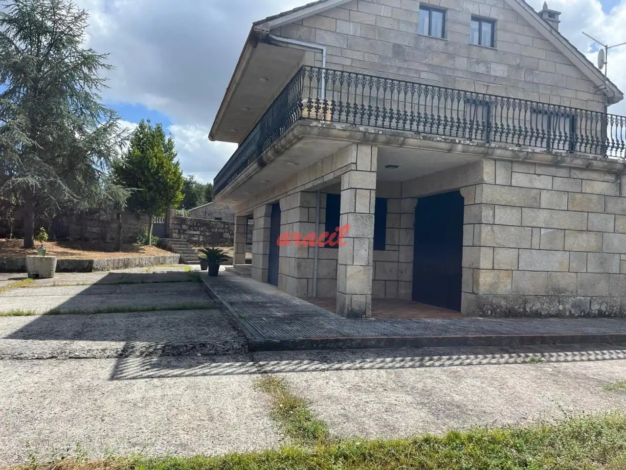 Vista exterior de Casa o xalet de lloguer en Ourense Capital  amb Calefacció, Jardí privat i Terrassa