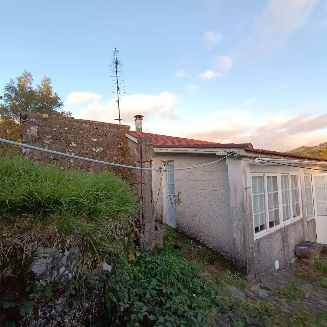 Vista exterior de Casa o xalet en venda en Cotobade amb Jardí privat