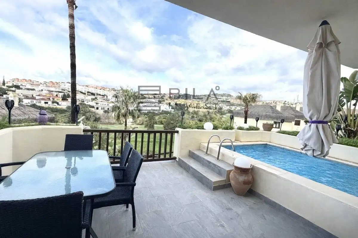 Chalet con piscina en venta en Urb. las Cabañas de Riviera