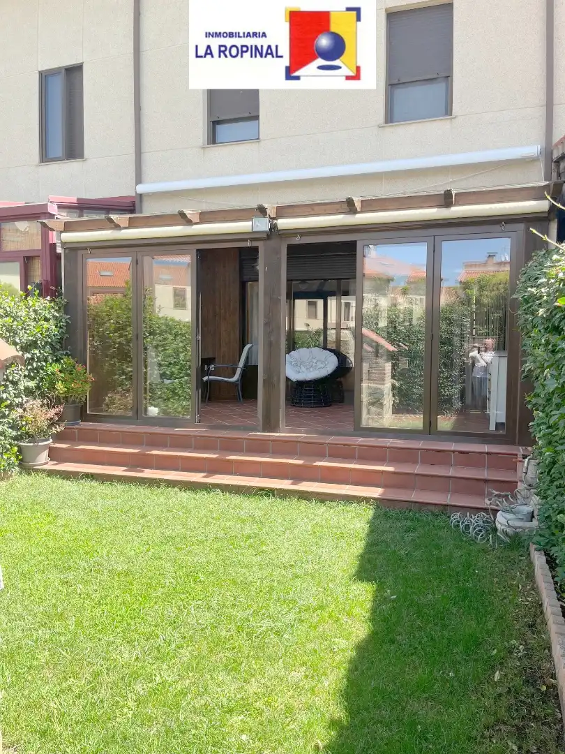Terrassa de Casa adosada en venda en Monterrubio de Armuña amb Calefacció, Jardí privat i Parquet