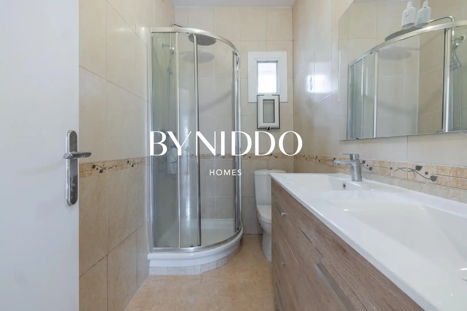 Baño de Casa o chalet en venta en Sant Cugat del Vallès con Aire acondicionado, Calefacción y Jardín privado