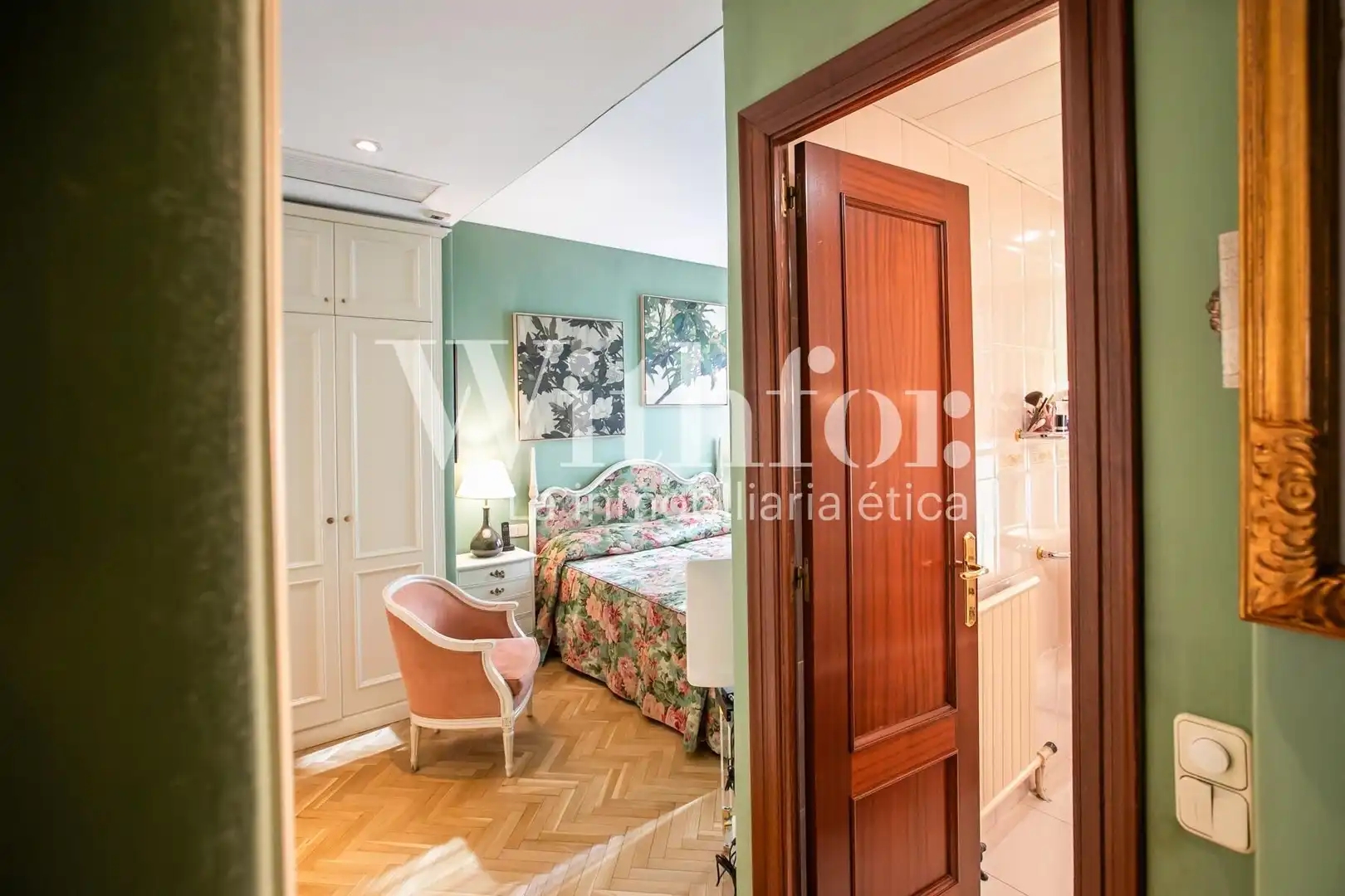 Habitación de Casa adosada en venta en Barcelona con Aire acondicionado, Jardín privado y Terraza
