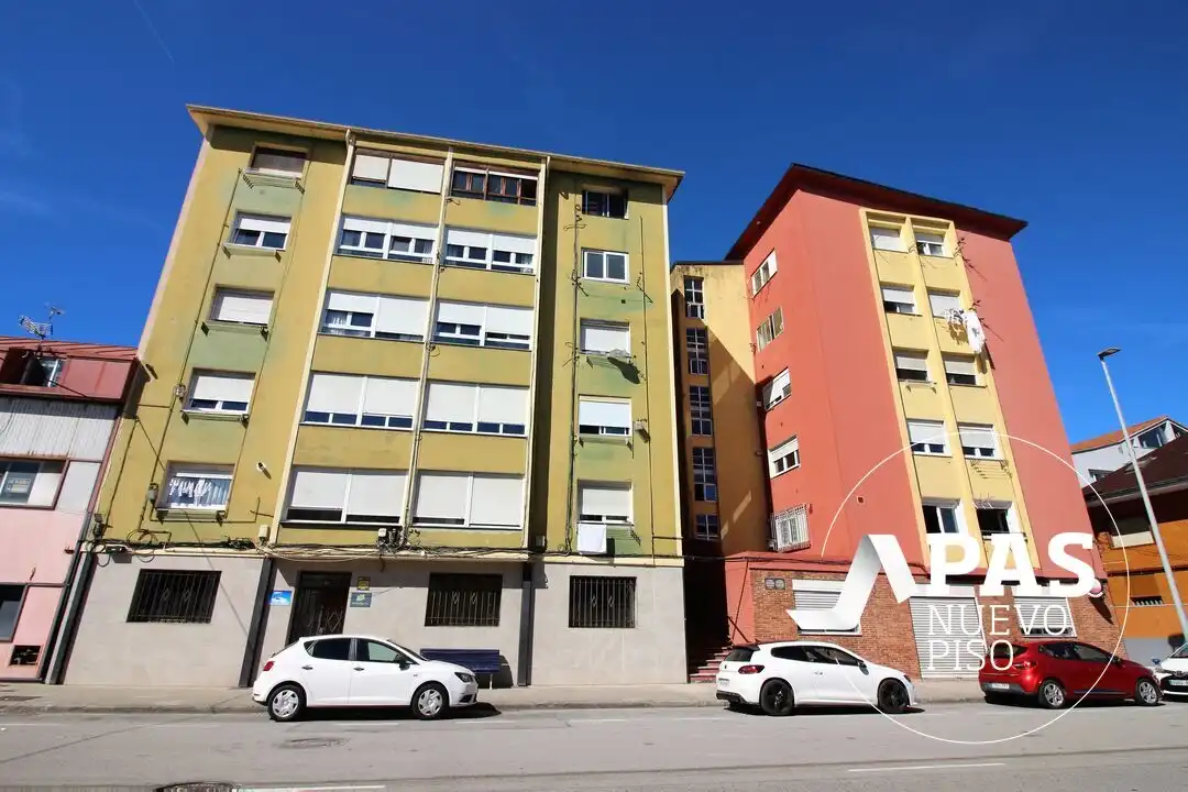 Vista exterior de Pis en venda en Peñacastillo - Nueva Montaña