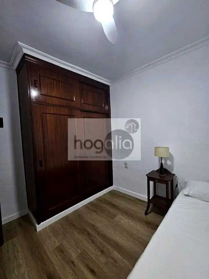 Schlafzimmer von Erdgeschoss zur Miete in Sevilla mit Klimaanlage und Möbliert