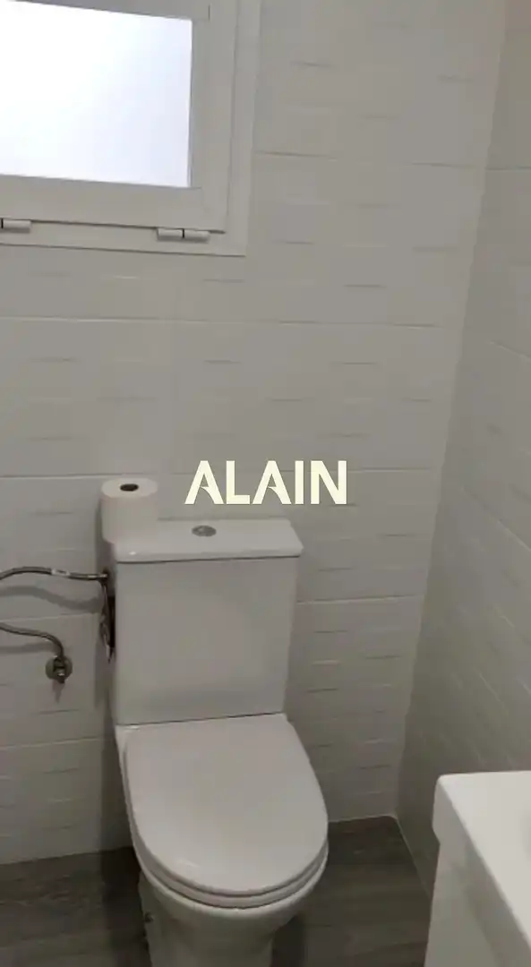 Bathroom of Office for sale in Valencia  with Air Conditioner