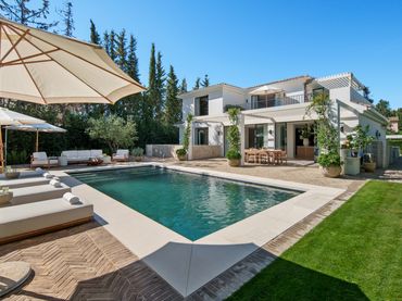 Casa amb piscina en venda a Nueva Andalucía