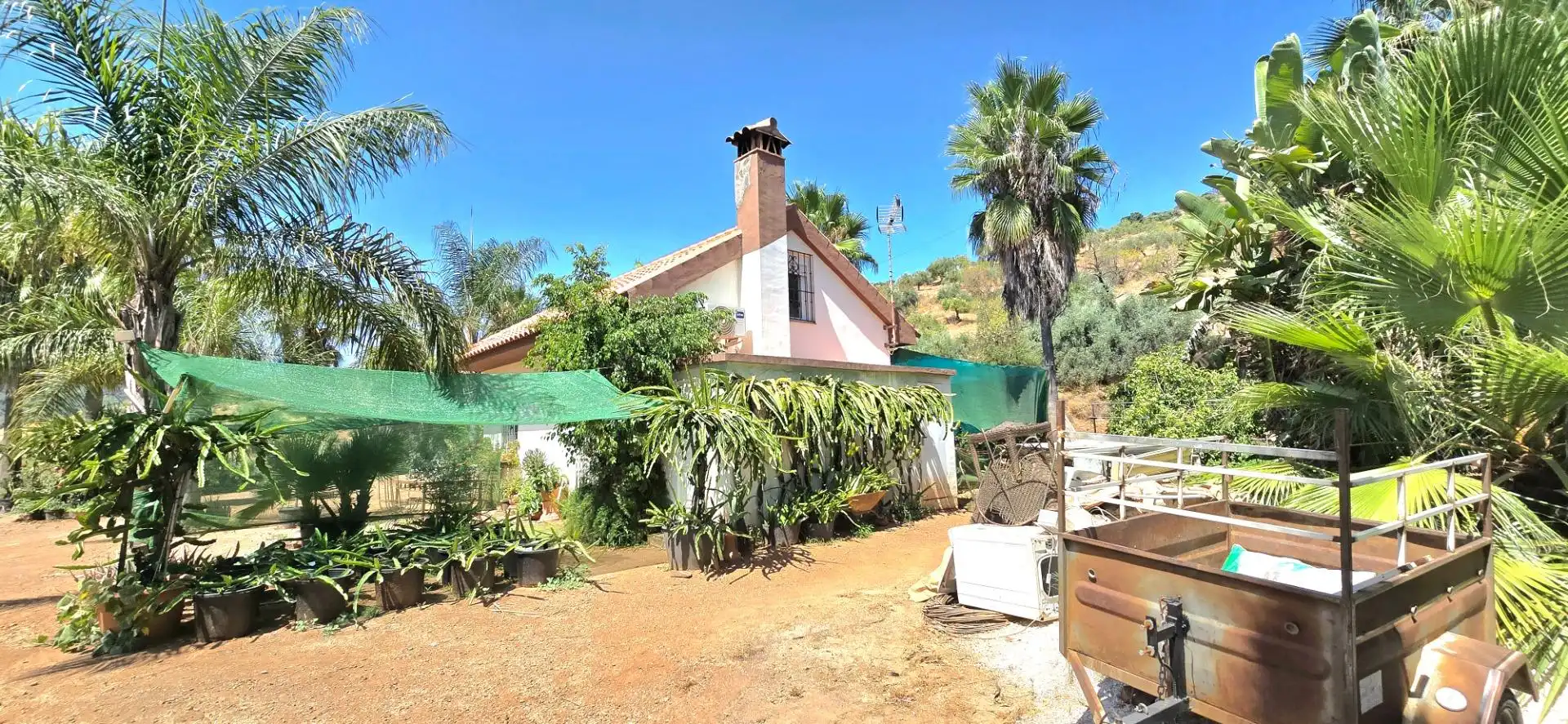 Vista exterior de Casa o xalet en venda en Guaro amb Aire condicionat, Jardí privat i Moblat