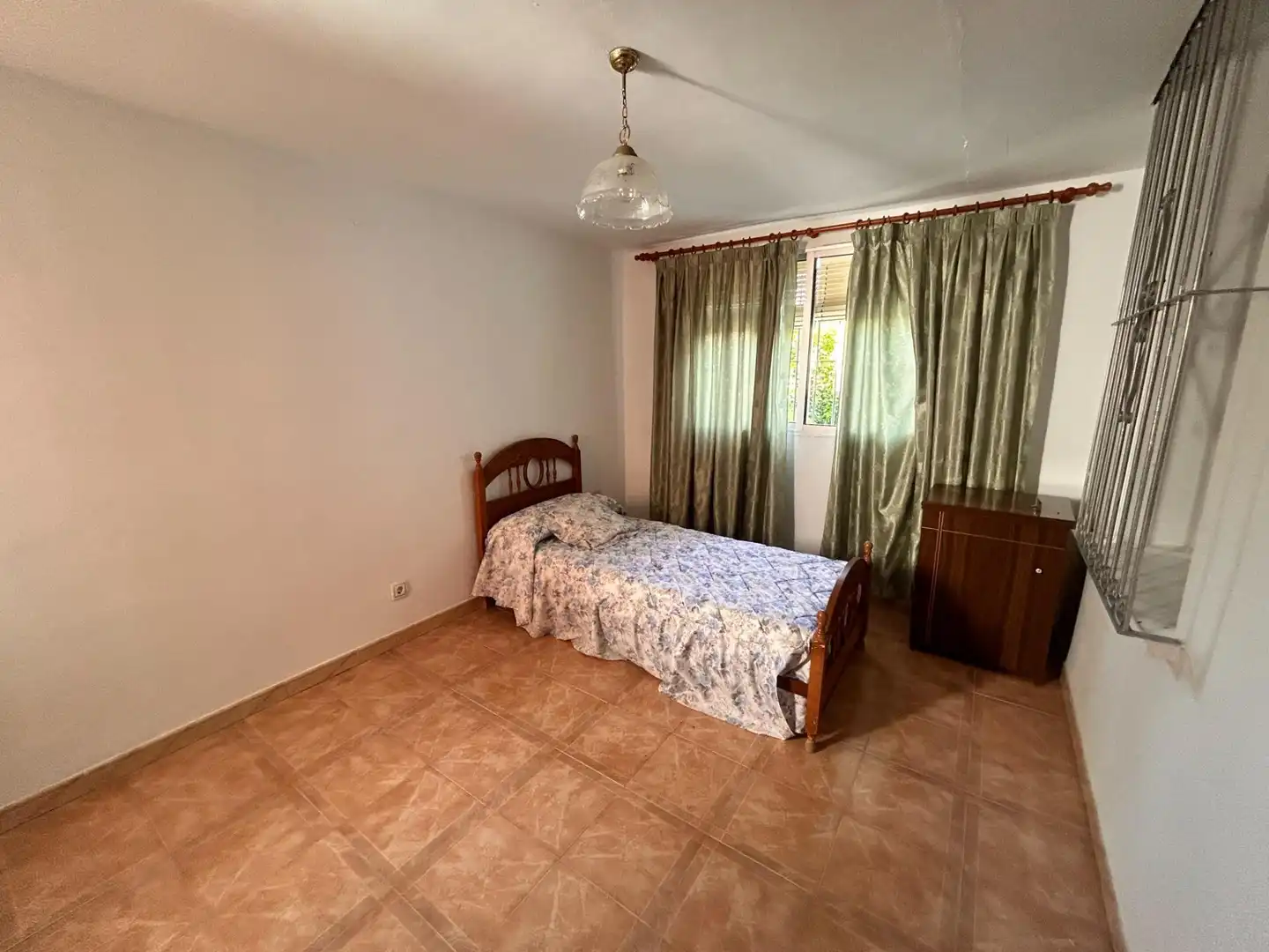 Dormitori de Casa adosada en venda en Barrio Alto