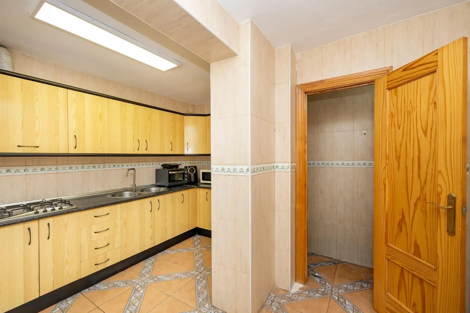 Cuina de Pis en venda en Granada amb Terrassa, Moblat i Balcó