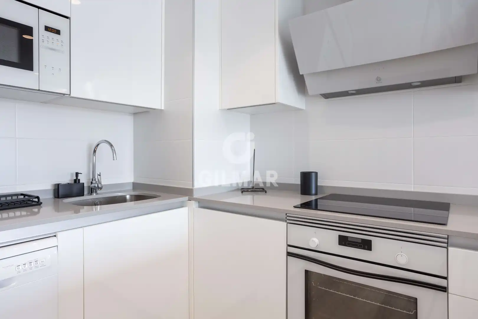 Penthouse with terrace for sale in Nueva Andalucía, imagen 16