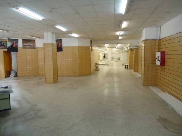 Local comercial en Alquiler en Milán - Pumarín