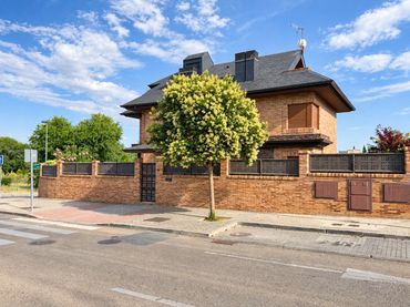 Chalet con balcón en venta en Calle Extremadura 12
