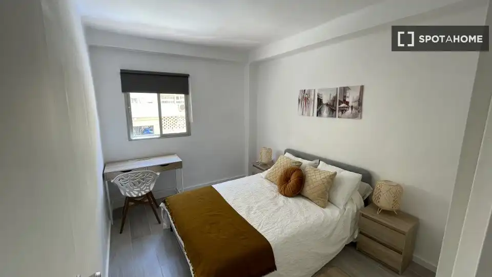 Bedroom of Flat for share in Málaga  with Air Conditioner, Terrace and Furnished