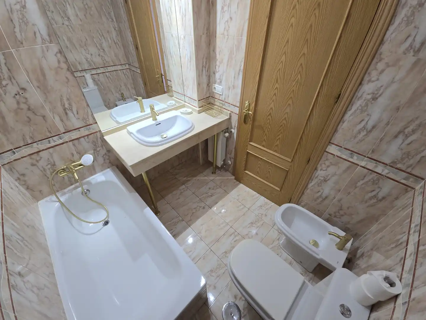 Bathroom of Flat for rent in Cáceres  with Air Conditioner, Heating and Terrace