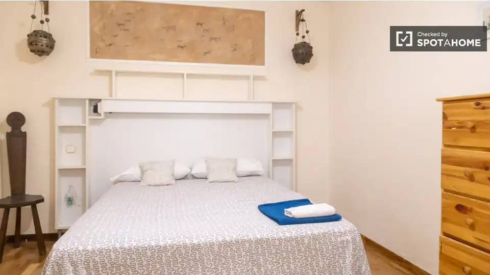 Dormitori de Apartament per a compartir en Madrid amb Aire condicionat, Calefacció i Terrassa