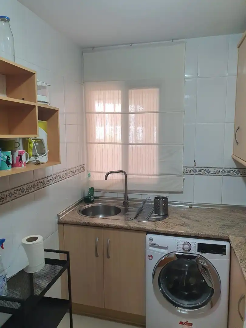 Cuina de Apartament de lloguer en Fuengirola amb Aire condicionat, Calefacció i Terrassa