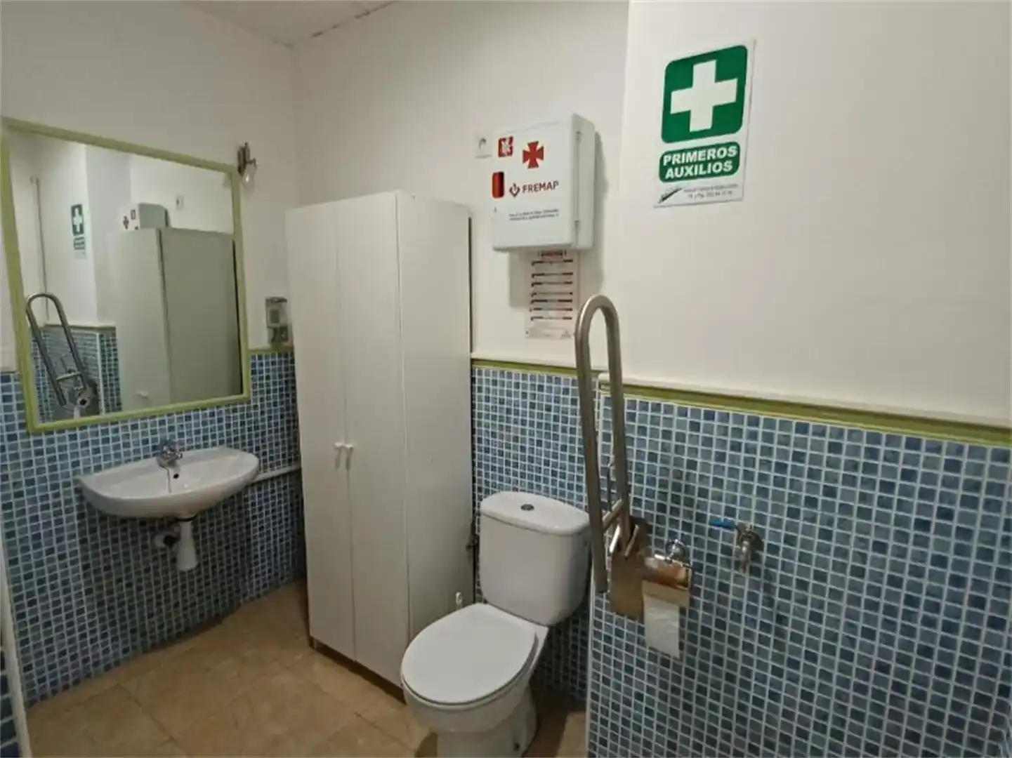 Badezimmer von Geschaftsraum zur Miete in Villacarrillo mit Klimaanlage