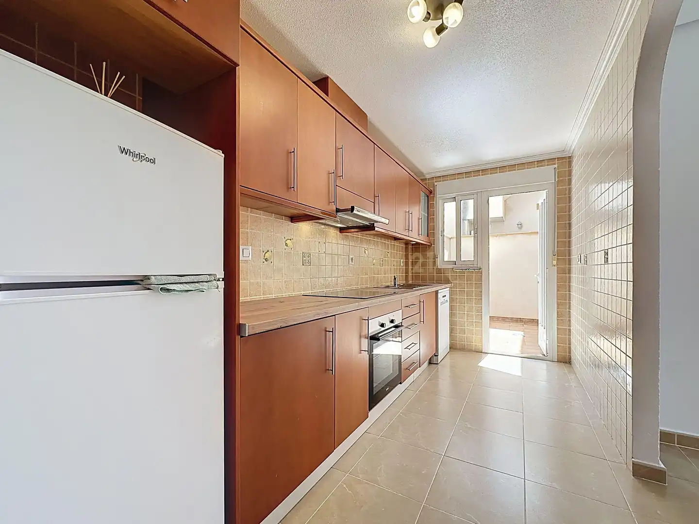 Cocina de Apartamento de alquiler en Orihuela con Aire acondicionado, Horno y Piscina comunitaria