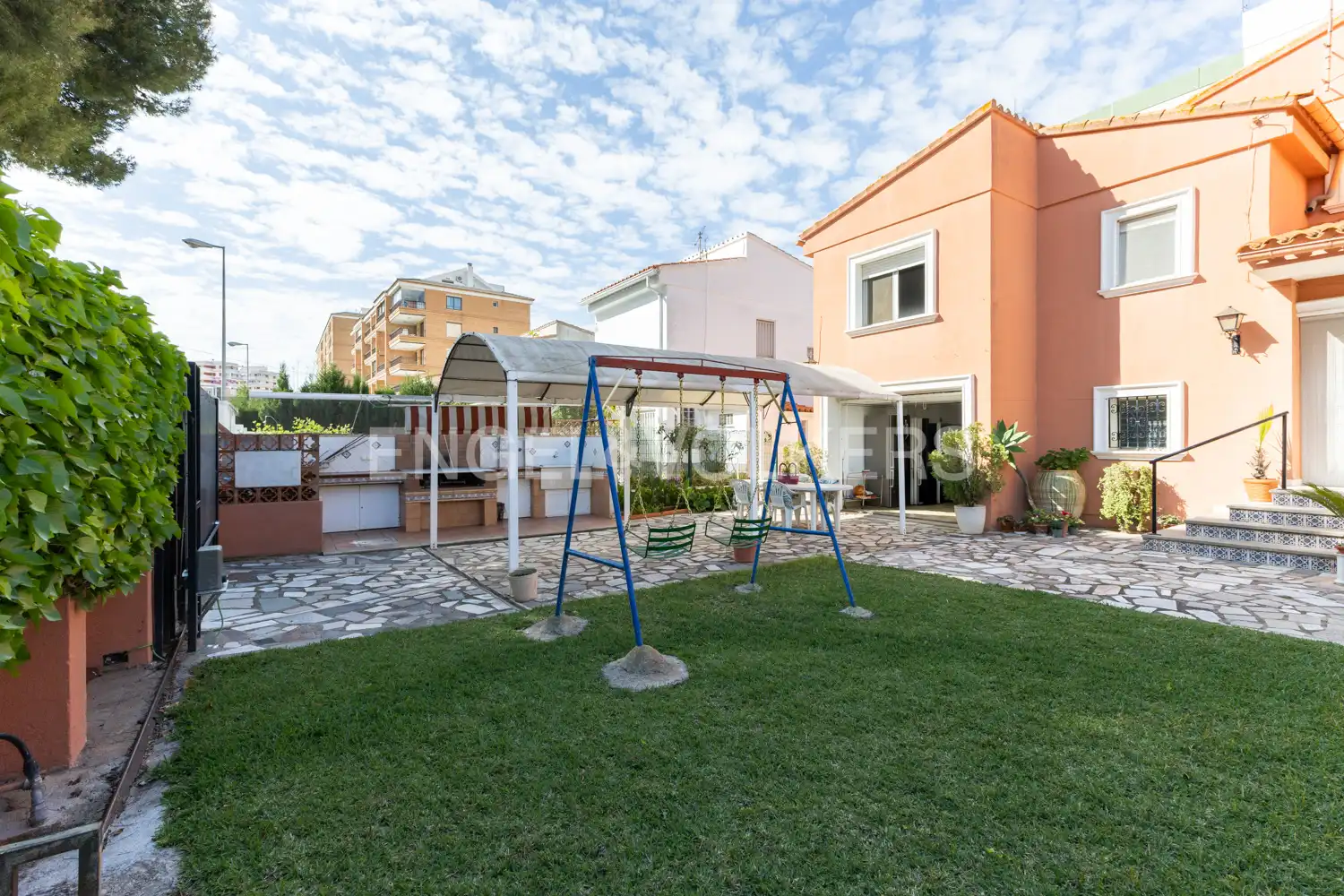 Vista exterior de Casa o xalet en venda en Benicasim / Benicàssim amb Calefacció, Jardí privat i Terrassa
