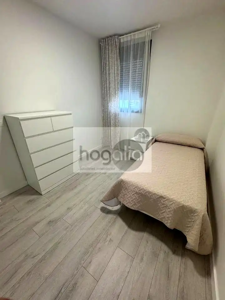 Schlafzimmer von Wohnung zur Miete in Sevilla mit Klimaanlage, Heizung und Terrasse