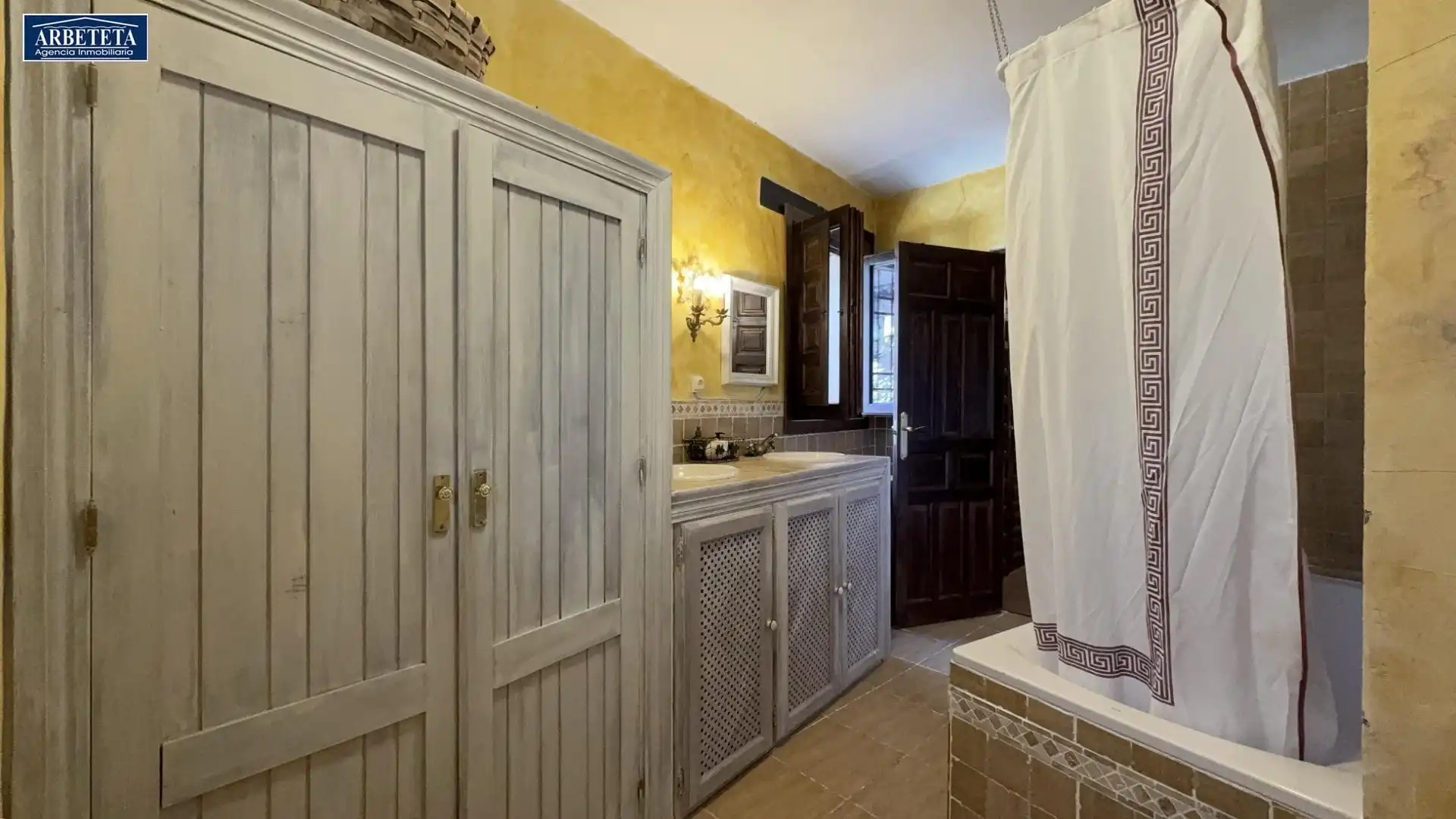 Baño de Finca rústica en venta en Pastrana con Calefacción y Balcón
