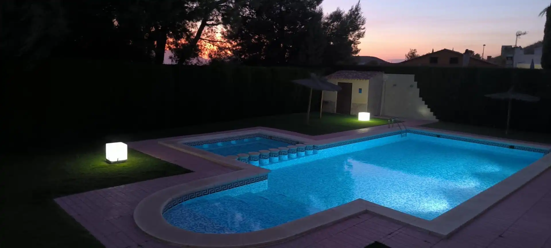 Piscina de Casa adosada en venda en Petrer amb Aire condicionat, Calefacció i Jardí privat