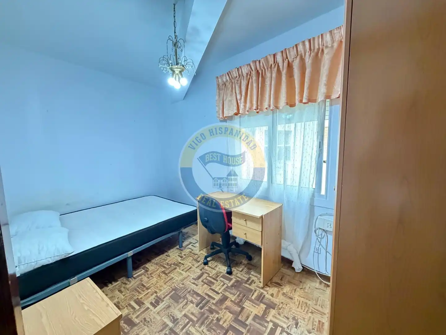 Habitación de Piso de alquiler en Vigo  con Calefacción, Parquet y Amueblado