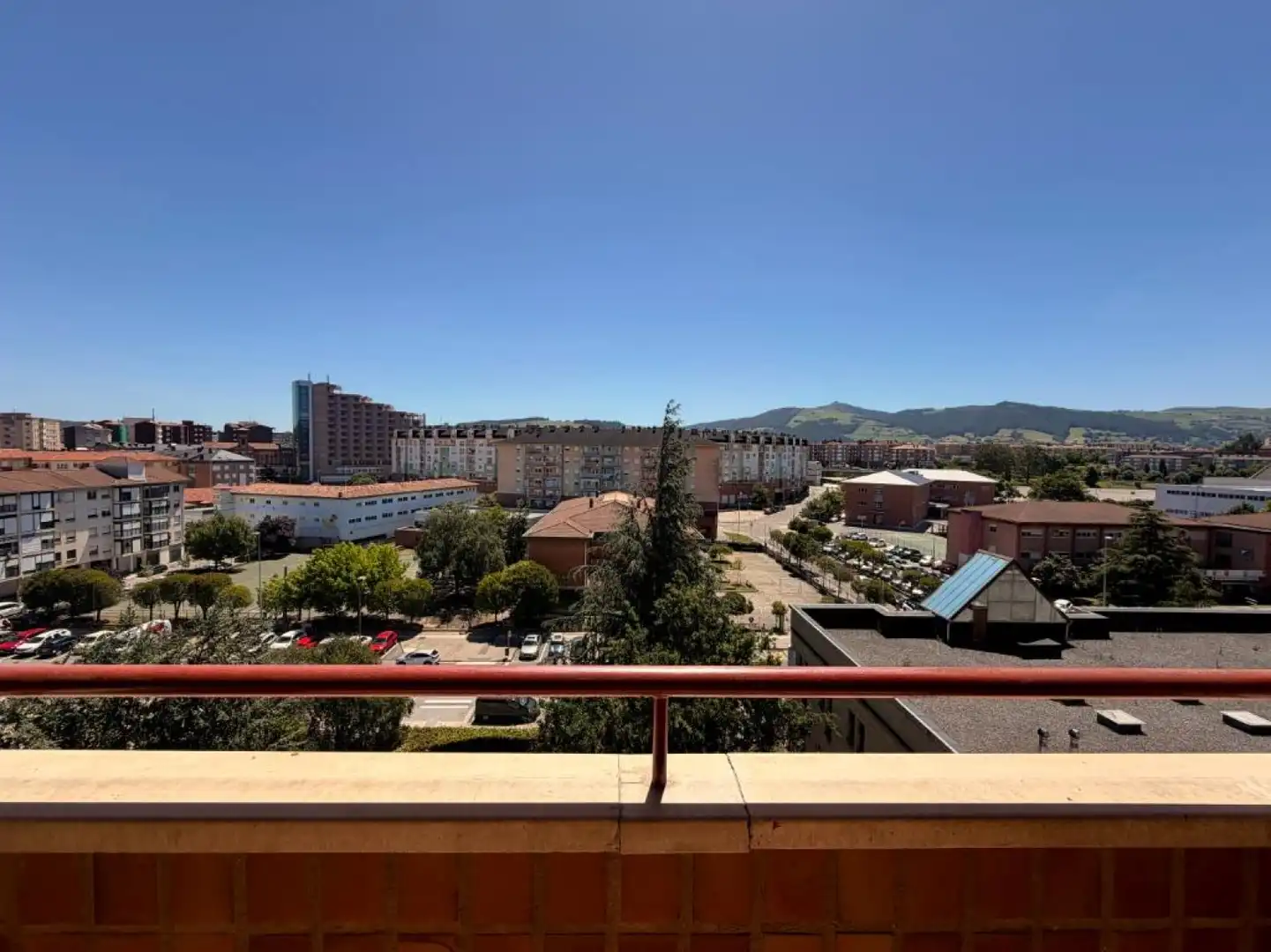 Vista exterior de Pis en venda en Torrelavega  amb Calefacció, Jardí privat i Parquet