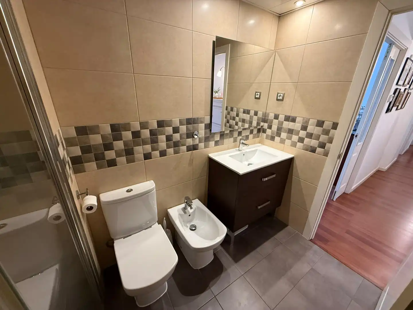 Bathroom of Flat for sale in Cornellà de Llobregat  with Heating, Private garden and Swimming Pool