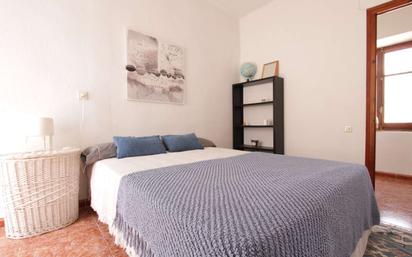 Bedroom of Flat to share in  Valencia Capital  with Air Conditioner and Terrace