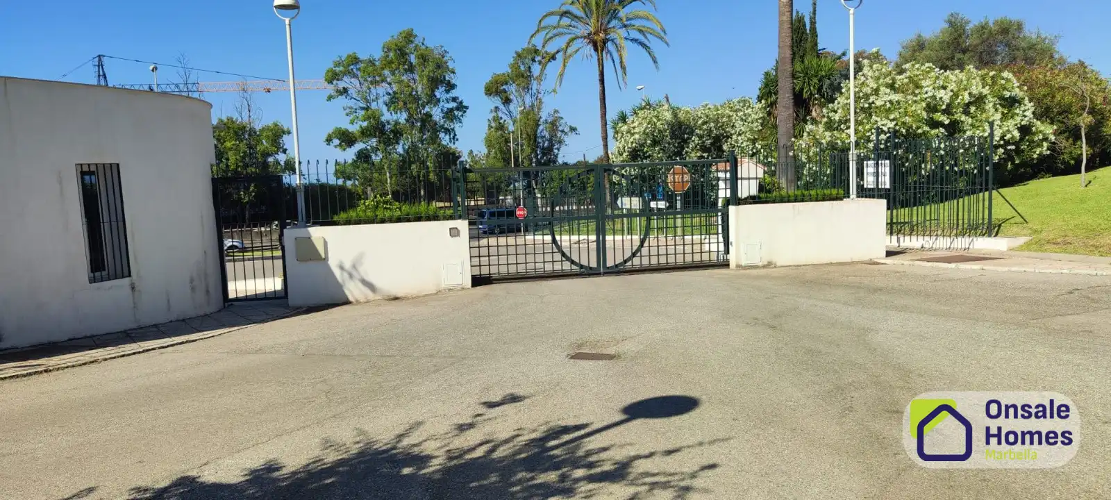 Parking de Apartamento en venta en Marbella con Terraza, Trastero y Piscina comunitaria
