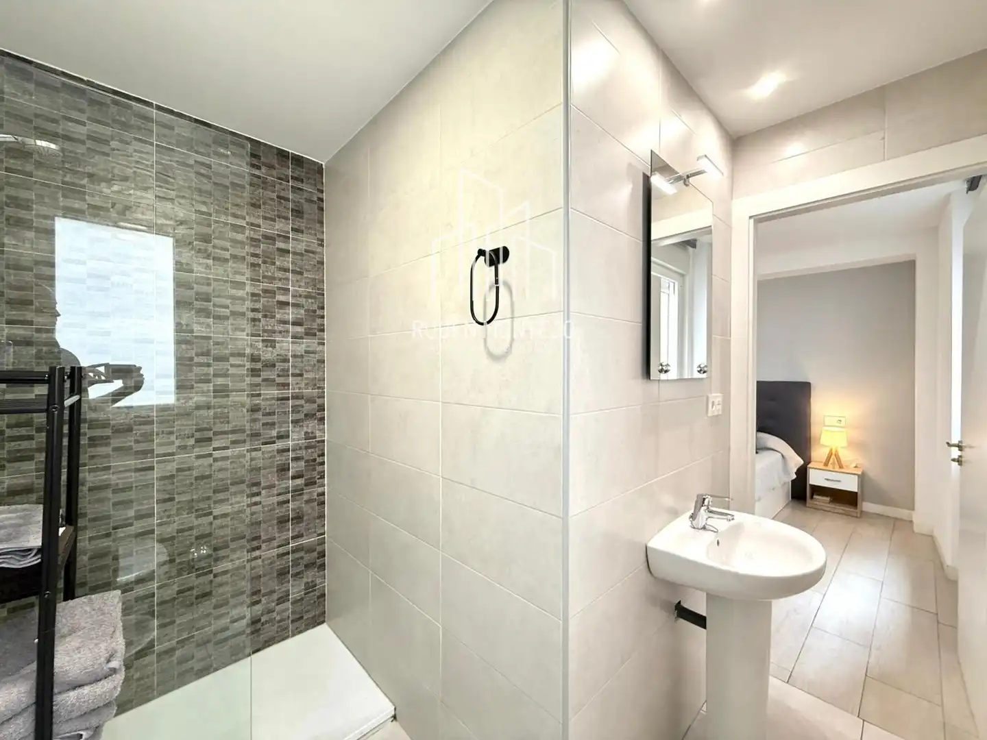 Bany de Apartament de lloguer en Salamanca amb Aire condicionat, Calefacció i Moblat