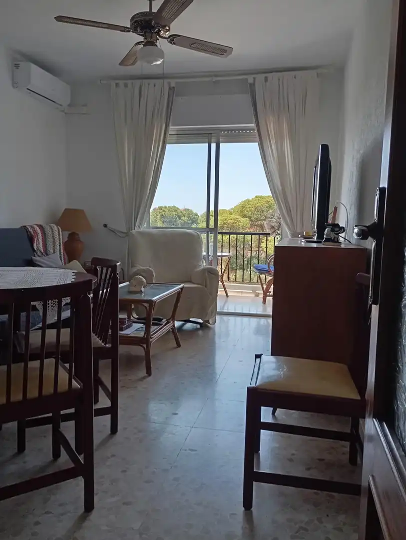 Sala de estar de Piso de alquiler en Punta Umbría con Aire acondicionado