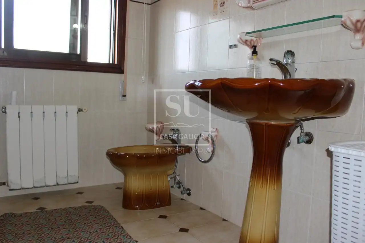 Bany de Casa o xalet en venda en Baiona amb Calefacció i Jardí privat