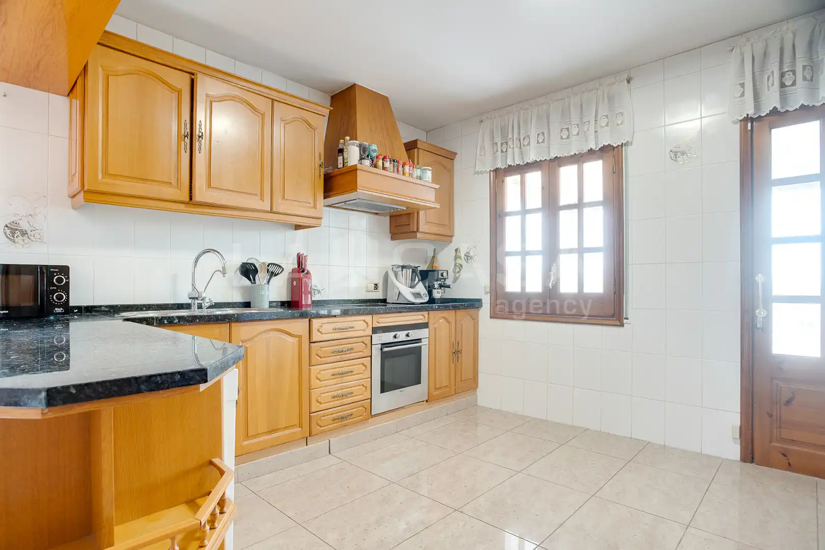 Cuina de Casa o xalet en venda en Lliçà d'Amunt amb Calefacció, Terrassa i Balcó