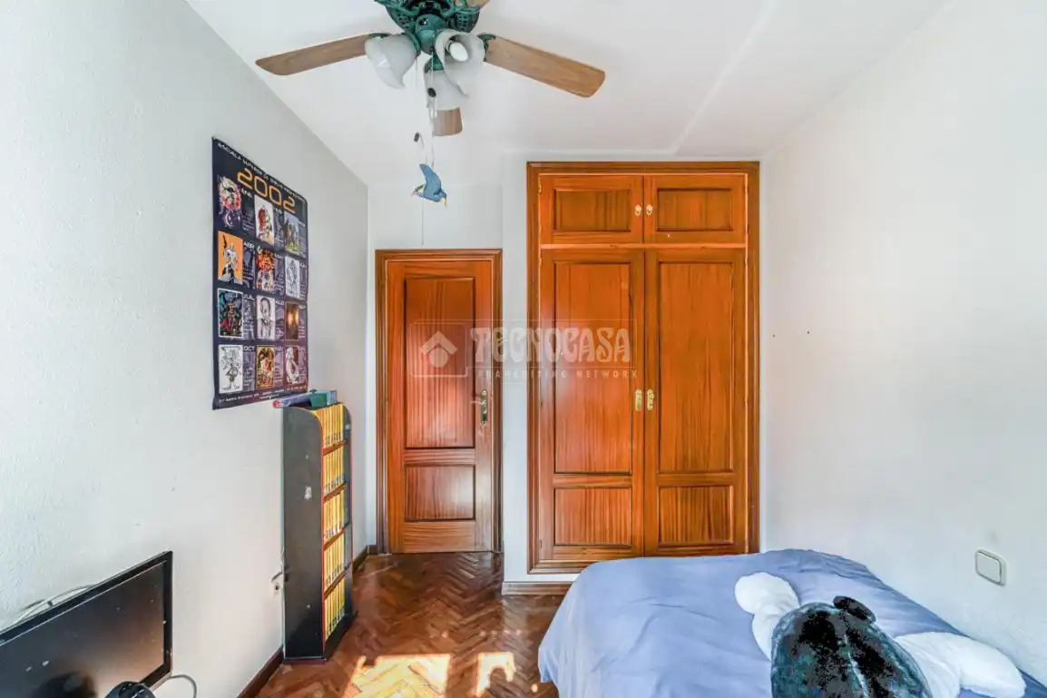 Habitación de Piso en venta en Madrid con Parquet y Balcón