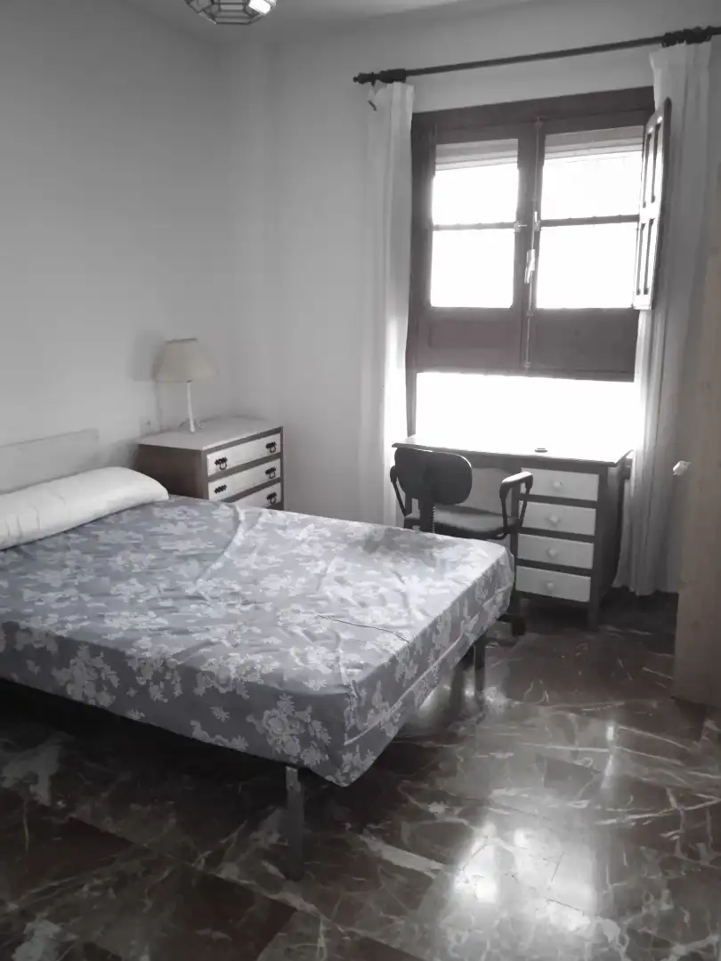 Habitación de Piso de alquiler en Granada con Calefacción, Amueblado y Lavadora