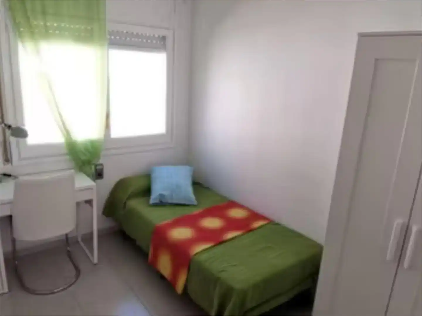 Habitación de Casa adosada en venta en Terrassa con Aire acondicionado