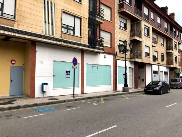 Local comercial en Venta en Colloto