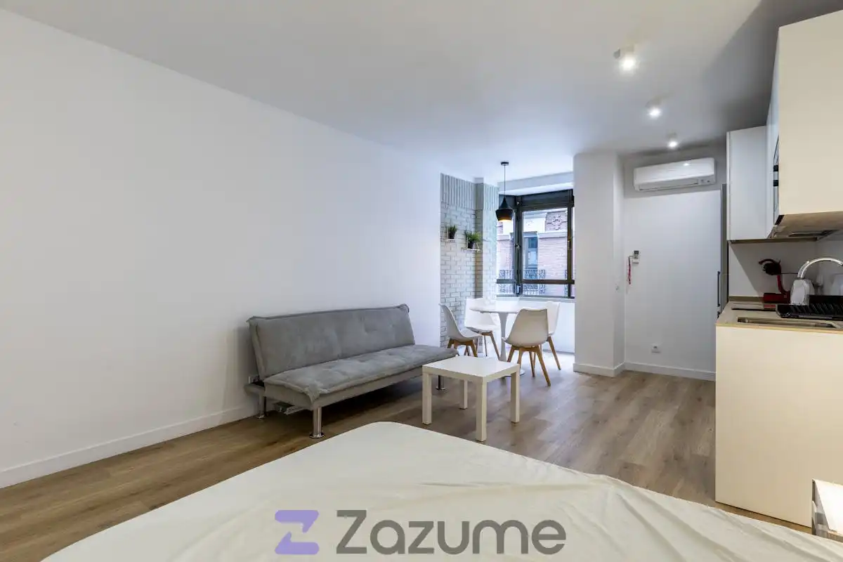 Study for rent in C. de Martín de los Heros, Argüelles