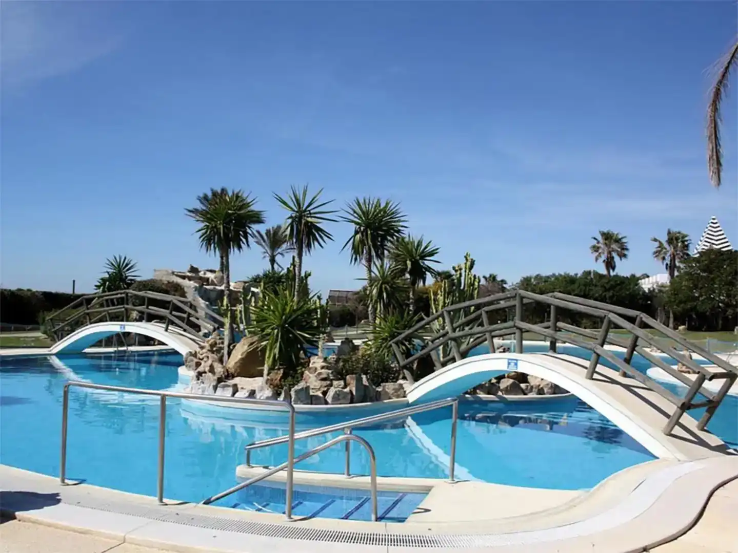 Schwimmbecken von Wohnungen zur Miete in Zahara de los Atunes mit Klimaanlage, Schwimmbad und Balkon