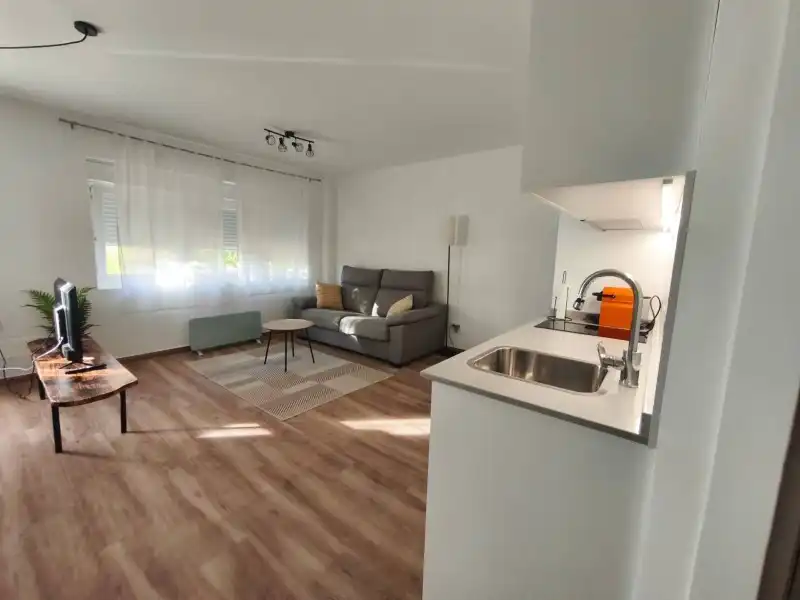 Wohnzimmer von Erdgeschoss zum Verkauf in Santander mit Privatgarten, Parkett und Möbliert